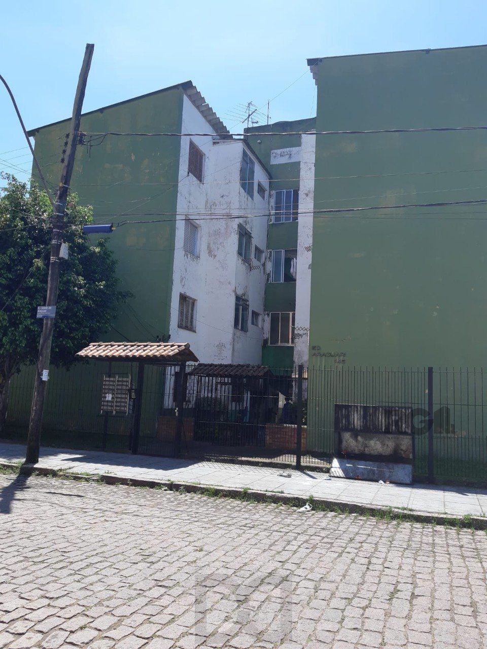 Apartamento térreo de dois dormitórios no bairro Santa Rosa de Lima em Porto Alegre. — foto 1