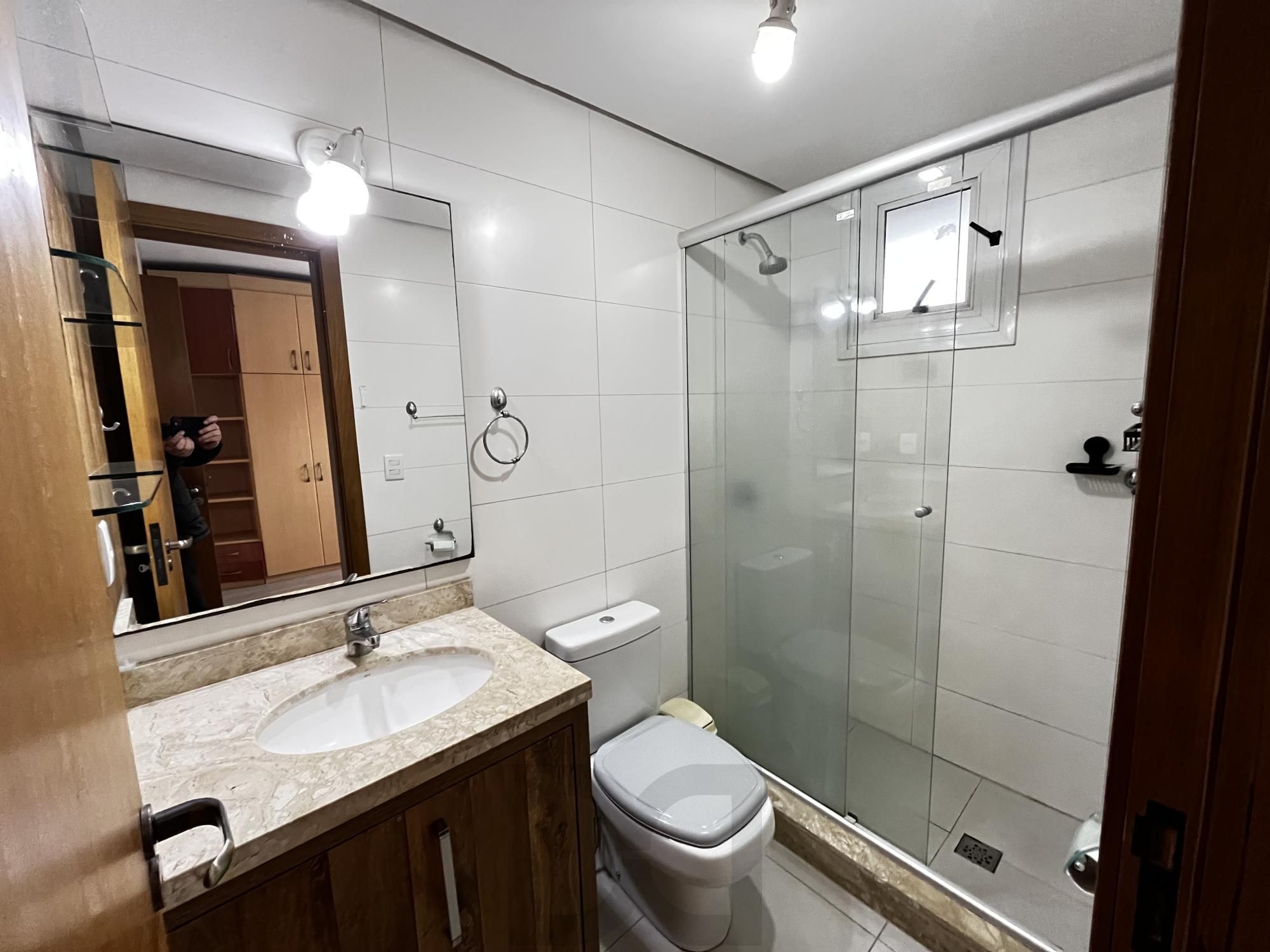Apartamento de 2 quartos, suíte e 1 vaga de garagem no bairro Santana em POA/RS — foto 11