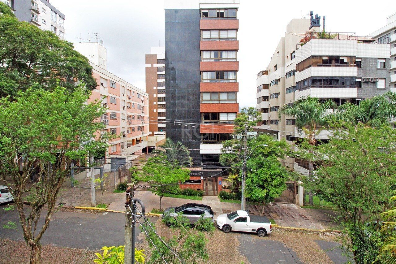 Casa para Venda - 464.5m², 3 dormitórios, sendo 1 suites, 3 vagas - Petrópolis — foto 21