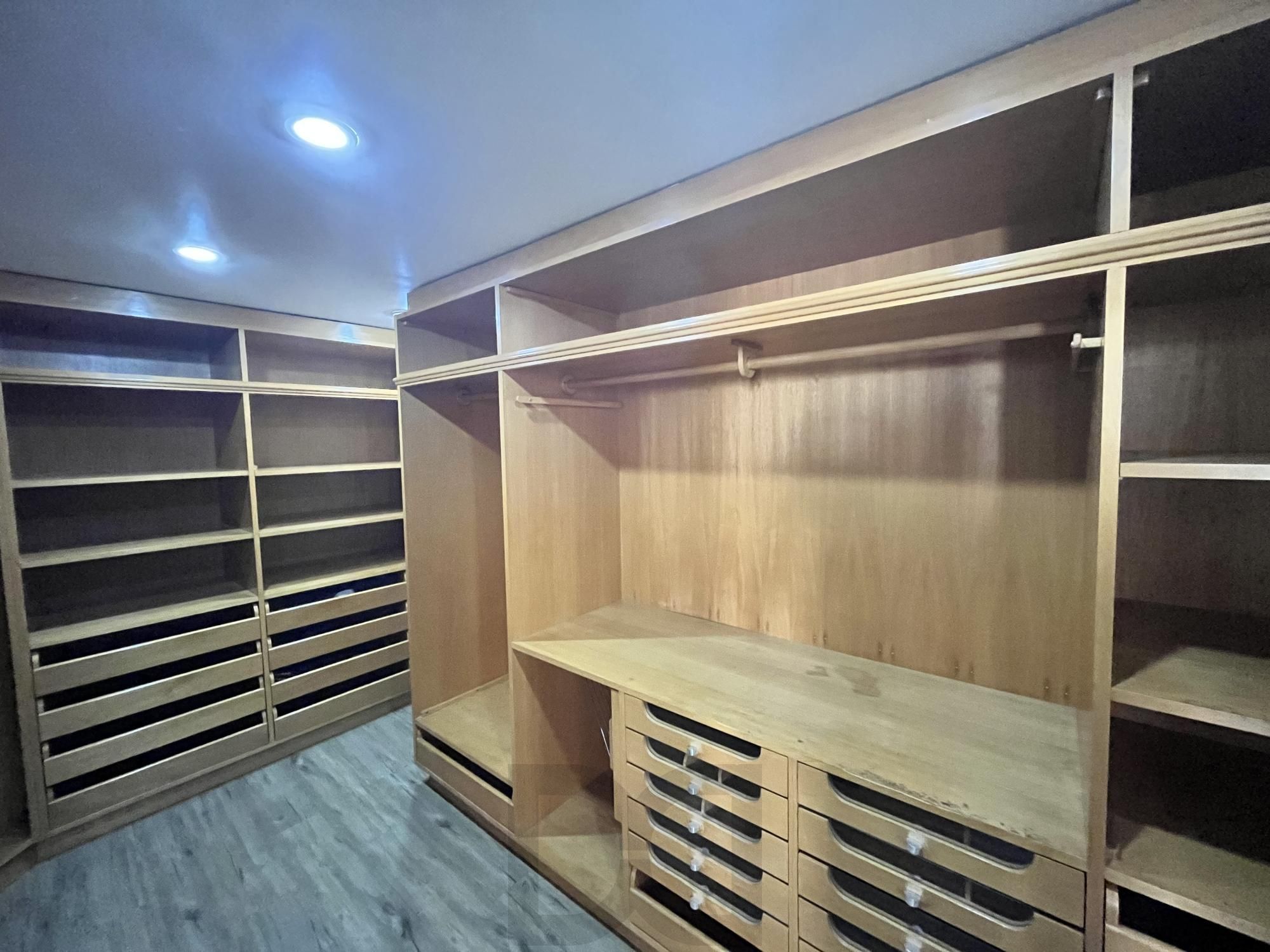 Apartamento de 4 quartos, suíte, amplo closet, dependência e 2 vagas de garagem — foto 28