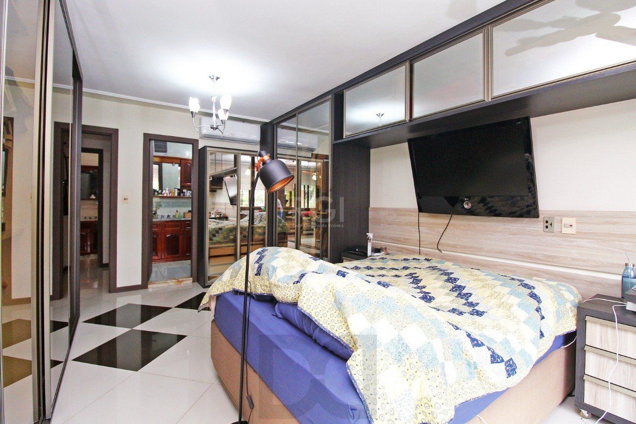 Casa para Venda - 464.5m², 3 dormitórios, sendo 1 suites, 3 vagas - Petrópolis — foto 19