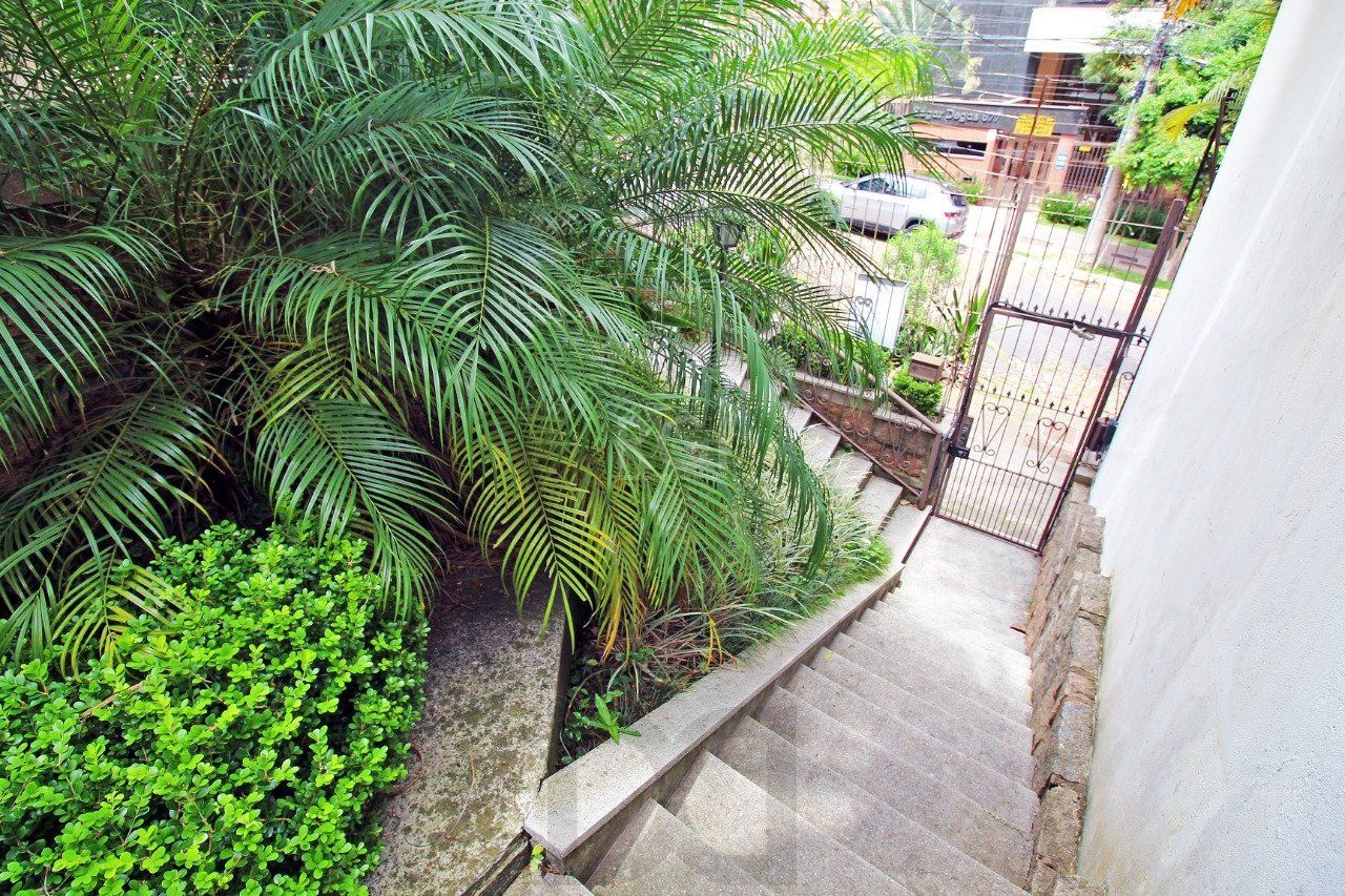 Casa para Venda - 464.5m², 3 dormitórios, sendo 1 suites, 3 vagas - Petrópolis — foto 42