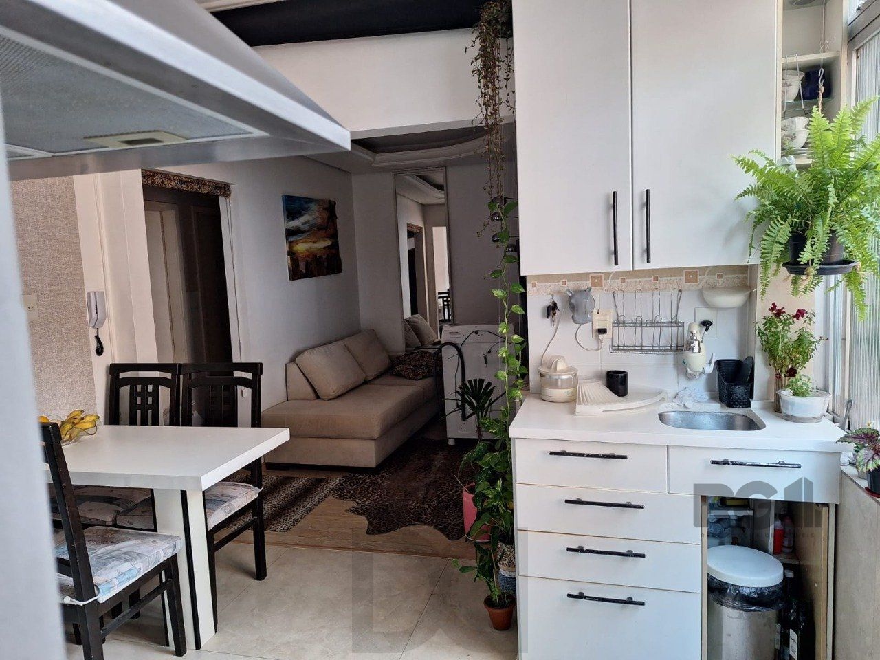 Apartamento de quatro dormitórios e uma vaga de garagem no bairro Bom Fim em Porto Alegre. — foto 3
