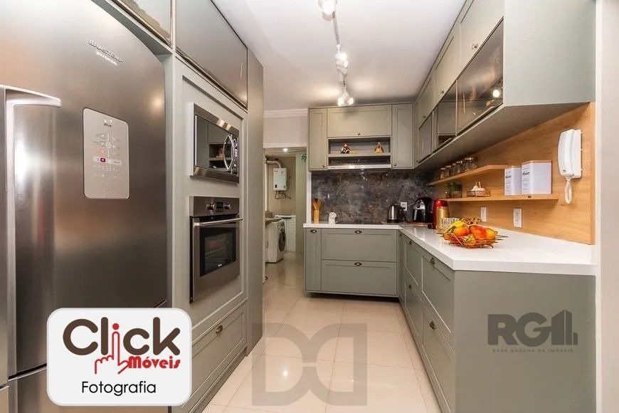 Apartamento 4 dormitórios, sendo 1 suíte, 193 m² de área privativa e 2 vaga(s) de garagem. Localizado na Rua/Av. Carlos Gomes, no bairro Auxiliadora em Porto Alegre. — foto 30