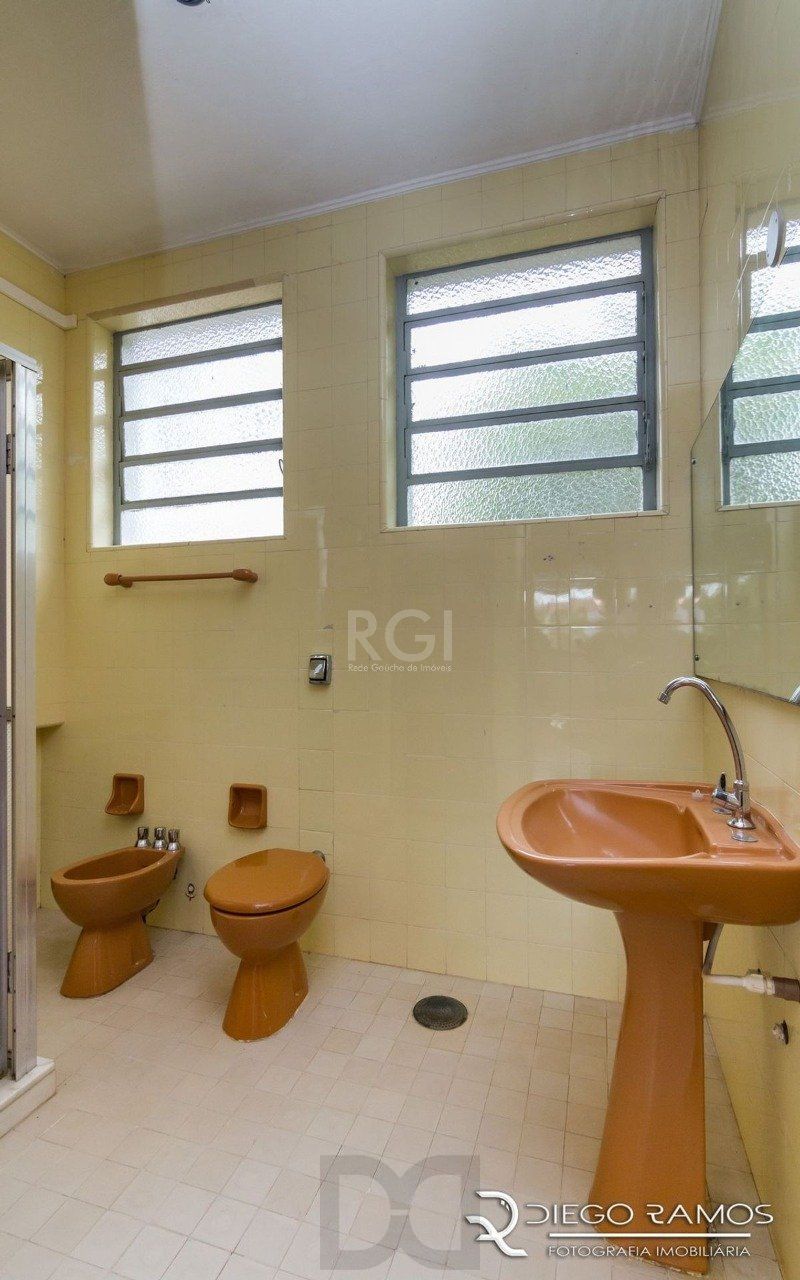 Venda de casa residencial 25,00m x 80,00m- Menino Deus. 4 vagas, 4 dormitórios, sendo 1 suíte, 1 varanda, lareira e churrasqueira. — foto 12