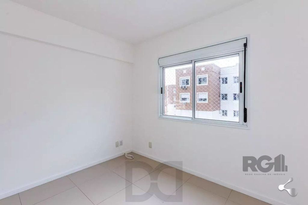 Apartamento 2 dormitórios, sendo 1 suíte, 69 m² de área privativa e 1 vaga(s) de garagem. Localizado na Rua/Av. Dom Claudio Jose Goncalves Ponce De Leao, no bairro Vila Ipiranga em Porto Alegre. — foto 5