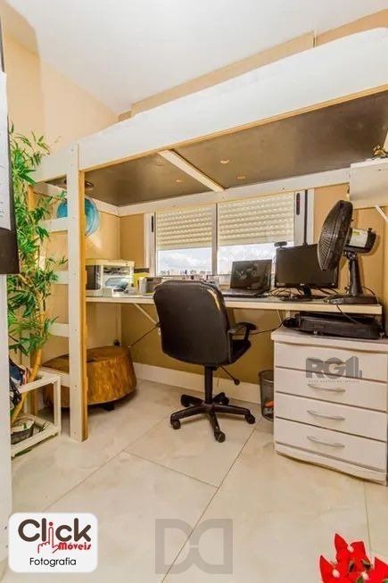 Apartamento 3 dormitórios, sendo 1 suíte, 66 m² de área privativa e 1 vaga(s) de garagem. Localizado na Rua/Av. Dom Claudio Jose Goncalves Ponce De Leao, no bairro Vila Ipiranga em Porto Alegre. — foto 13