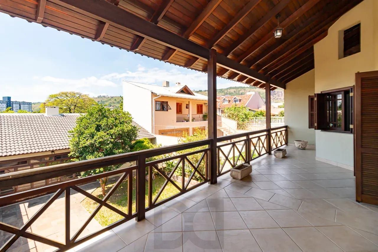 Casa com 4 dormitórios e 2 pavimentos em ótimo estado de conservação . — foto 26