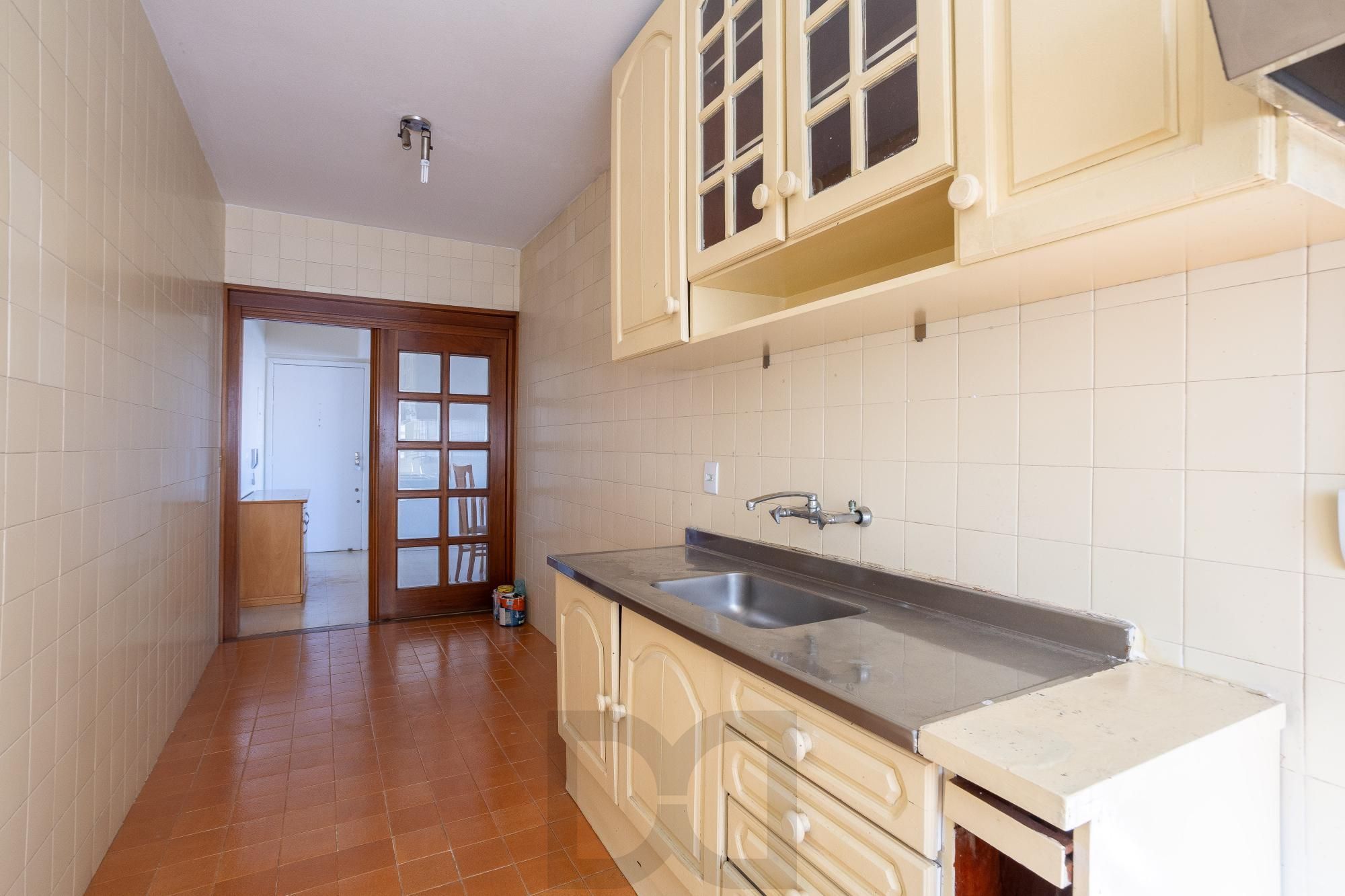 Apartamento de 2 dorm./ na Av. Independência, / Em frente ao Complexo Hospitalar Santa Casa e próximo à UFRGS. — foto 3