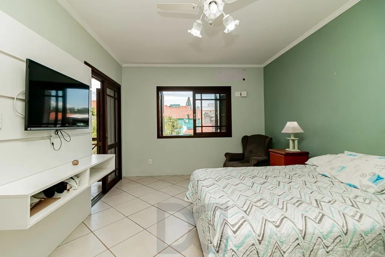 Casa com 4 dormitórios e 2 pavimentos em ótimo estado de conservação . — foto 14
