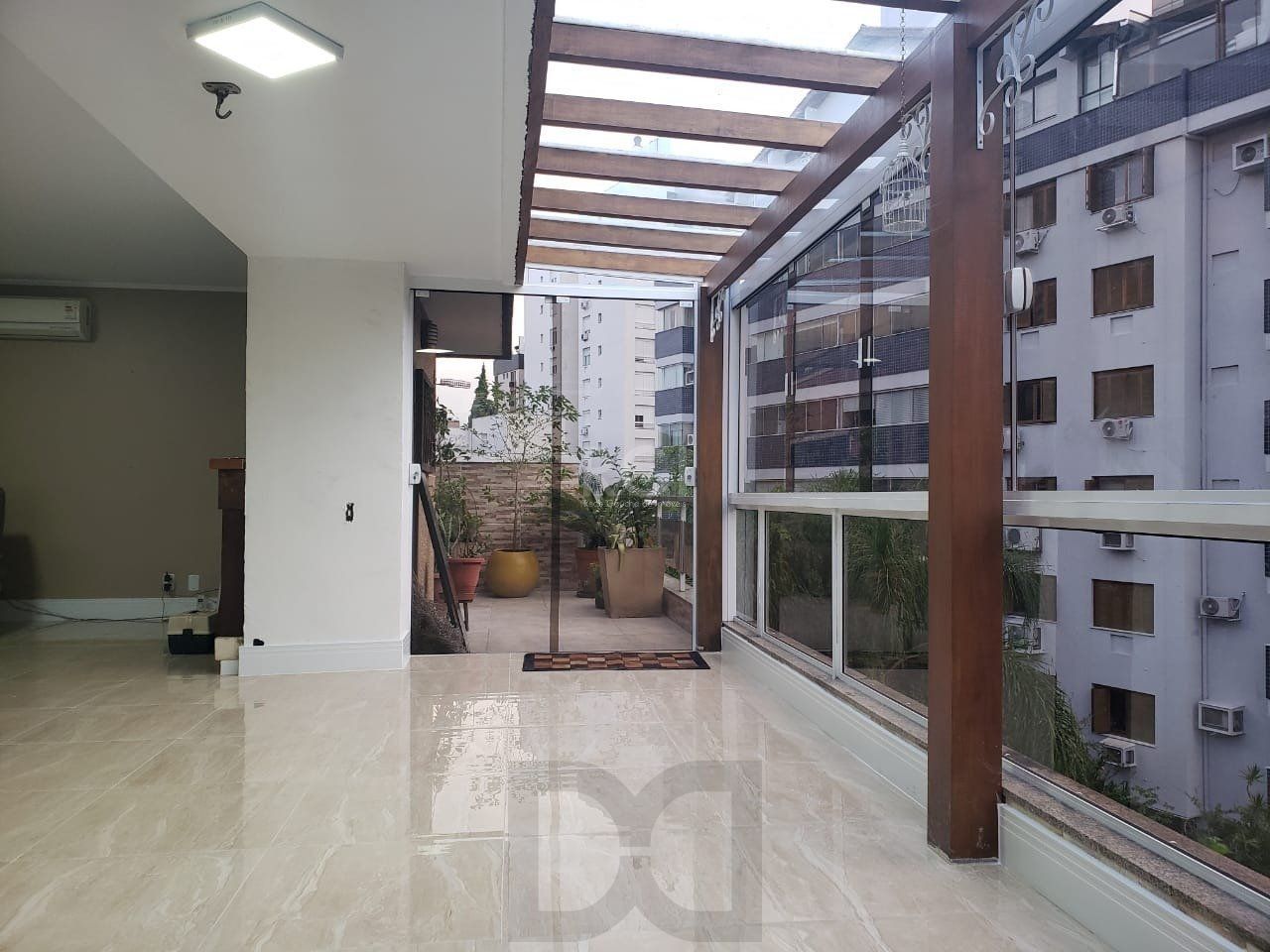 Cobertura para Venda - 296m², 3 dormitórios, sendo 1 suites, 3 vagas - Petrópolis — foto 2