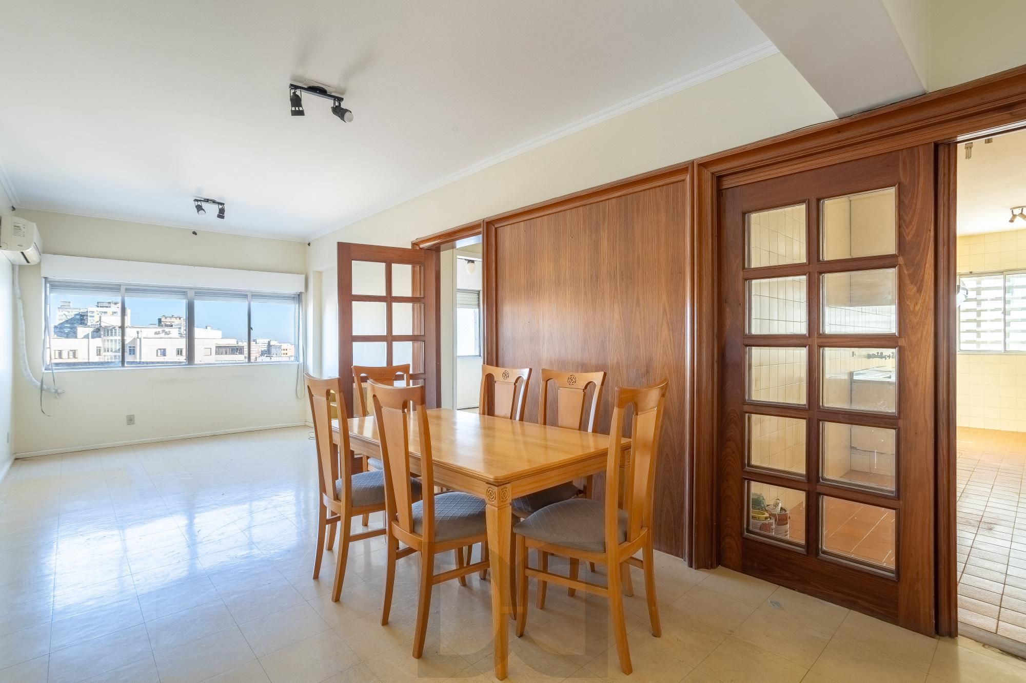 Apartamento de 2 dorm./ na Av. Independência, / Em frente ao Complexo Hospitalar Santa Casa e próximo à UFRGS. — foto 1