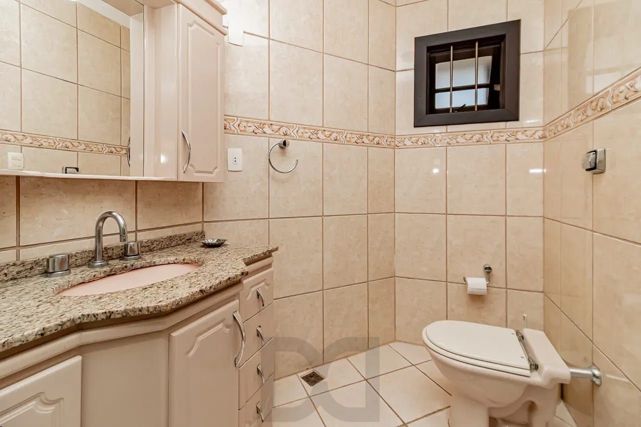 Casa com 4 dormitórios e 2 pavimentos em ótimo estado de conservação . — foto 21
