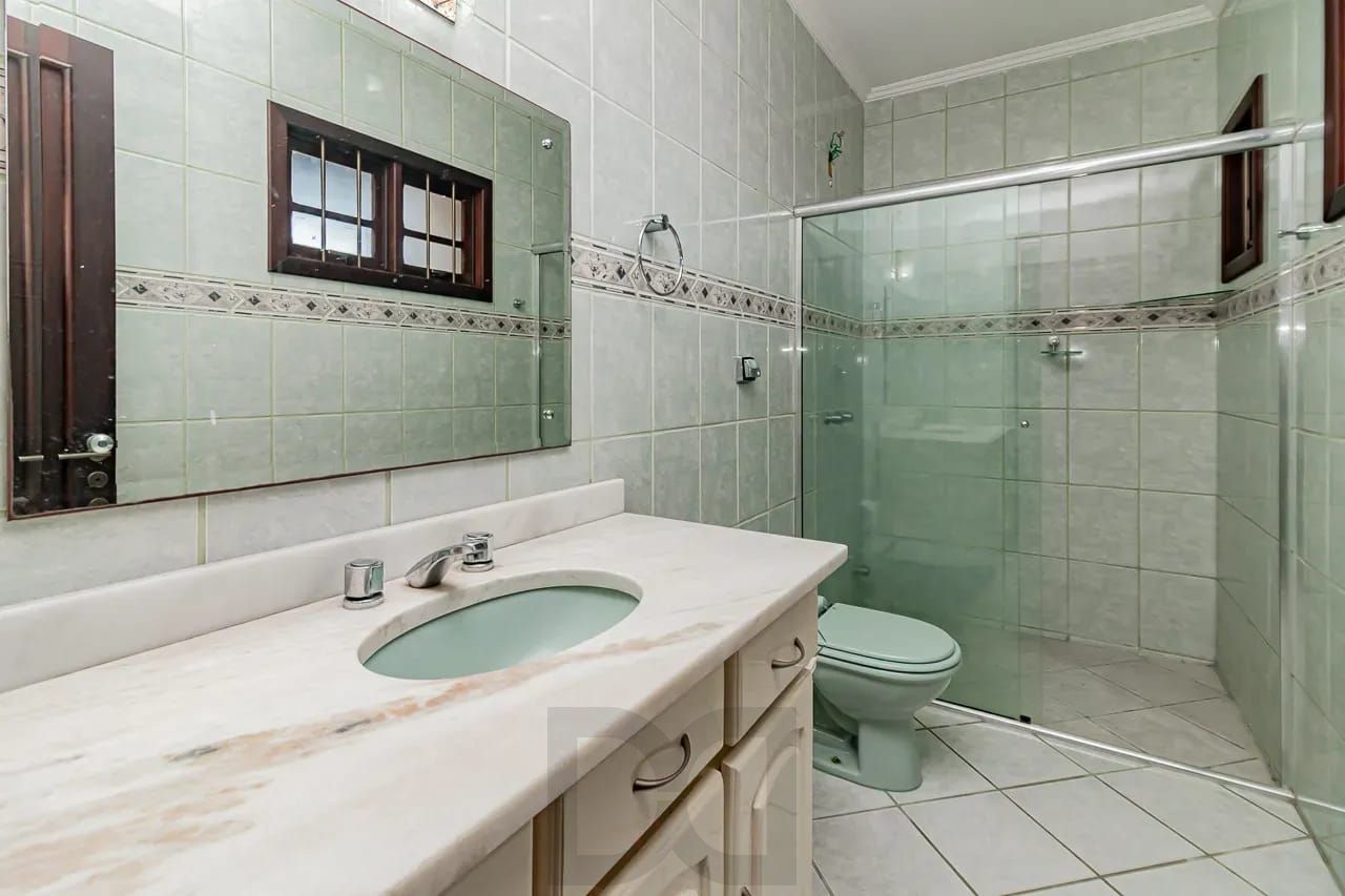 Casa com 4 dormitórios e 2 pavimentos em ótimo estado de conservação . — foto 12