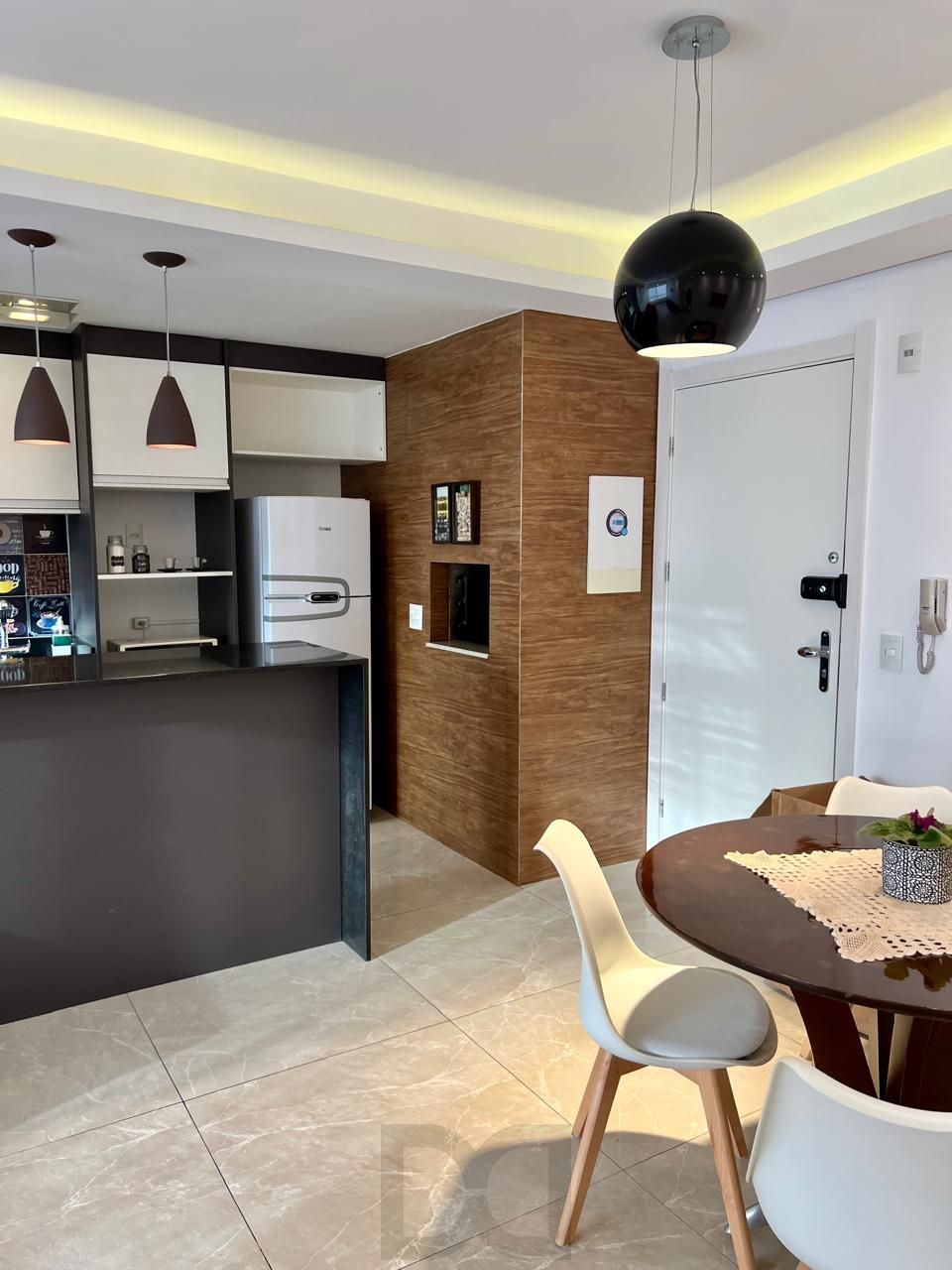 Apartamento 2 dormitórios sendo 1 suíte, semi-mobiliado no Jardim Lindóia — foto 1