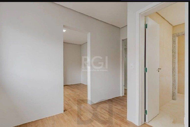 Casa para Venda - 220m², 3 dormitórios, sendo 2 suites, 2 vagas - Partenon — foto 3