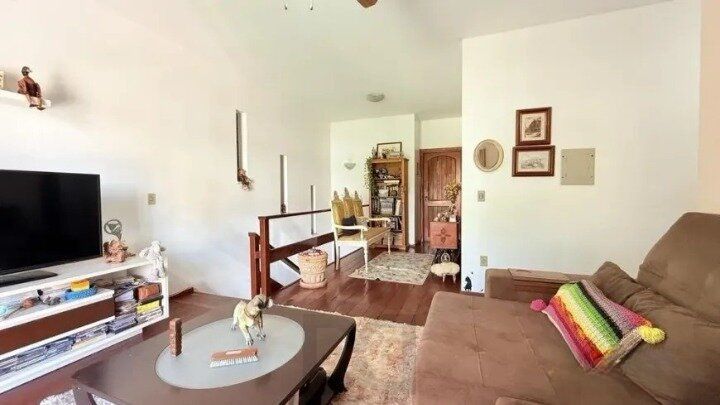 Casa de 4 dormitórios, uma suíte, pátio com piscina nos fundos e espaço para até 3 carros no Chácara das Pedras — foto 14