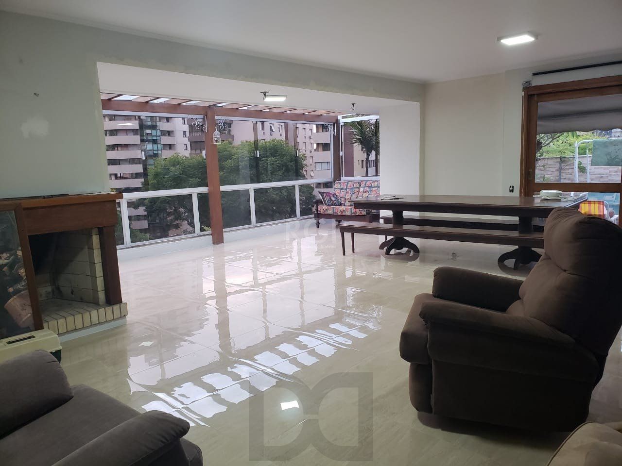 Cobertura para Venda - 296m², 3 dormitórios, sendo 1 suites, 3 vagas - Petrópolis — foto 1