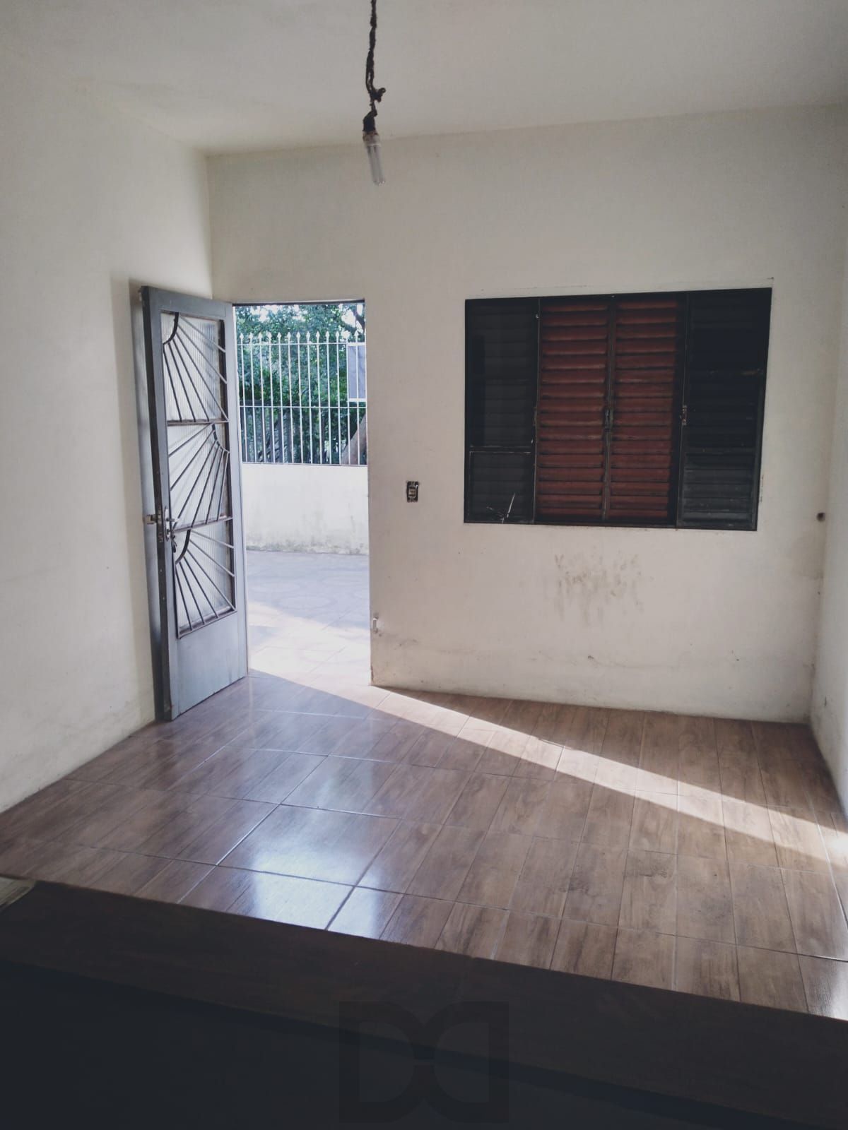 Casa com 2 dorm. de alvenaria em região arborizanada. — foto 2