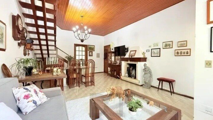 Casa de 4 dormitórios, uma suíte, pátio com piscina nos fundos e espaço para até 3 carros no Chácara das Pedras — foto 4