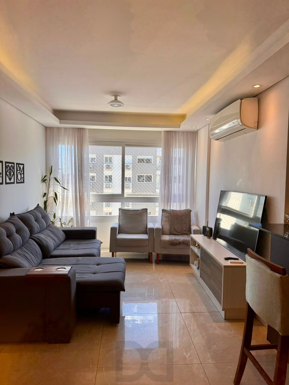Apartamento 2 dormitórios sendo 1 suíte, semi-mobiliado no Jardim Lindóia — foto 1