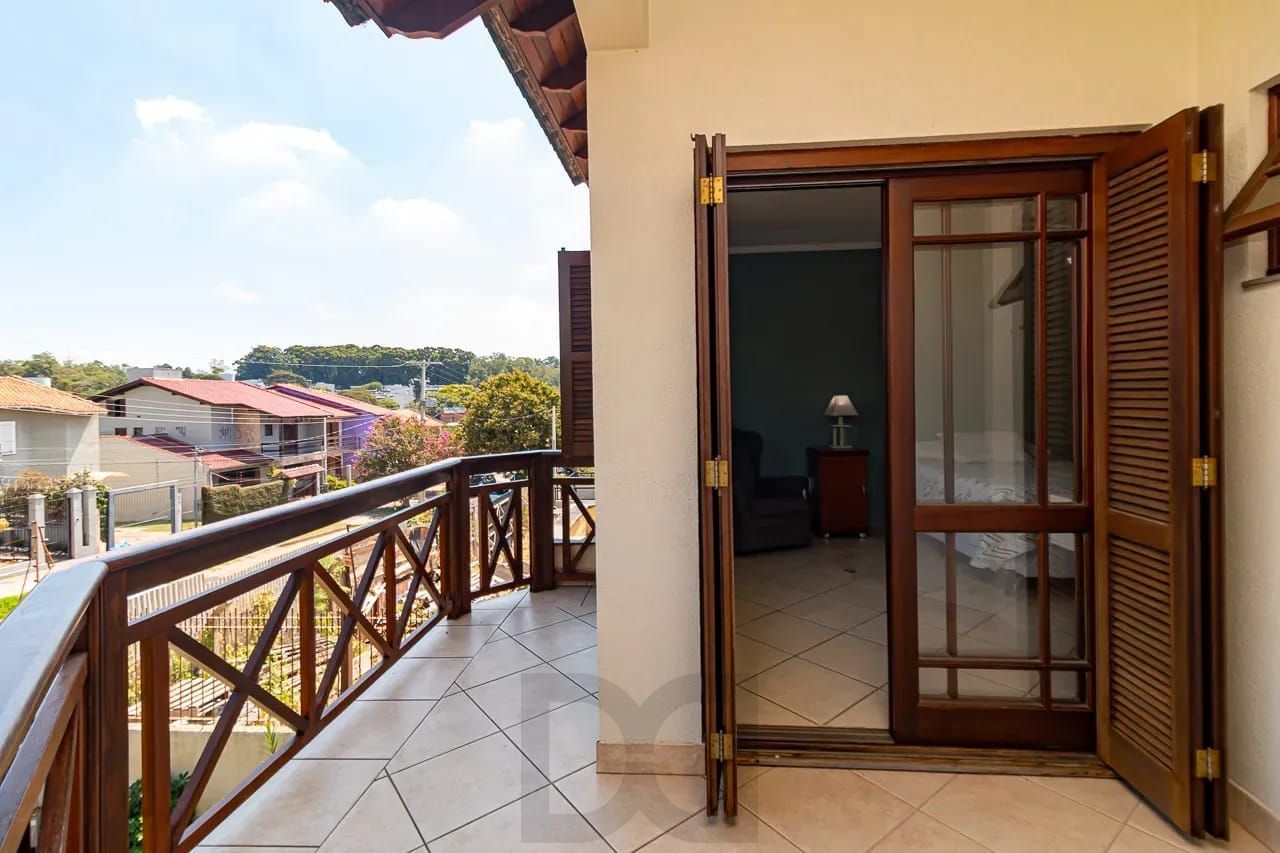 Casa com 4 dormitórios e 2 pavimentos em ótimo estado de conservação . — foto 18