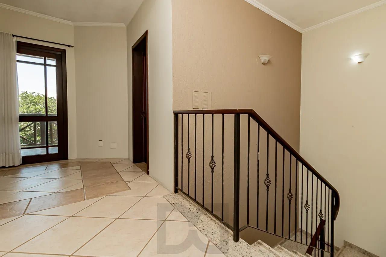 Casa com 4 dormitórios e 2 pavimentos em ótimo estado de conservação . — foto 25