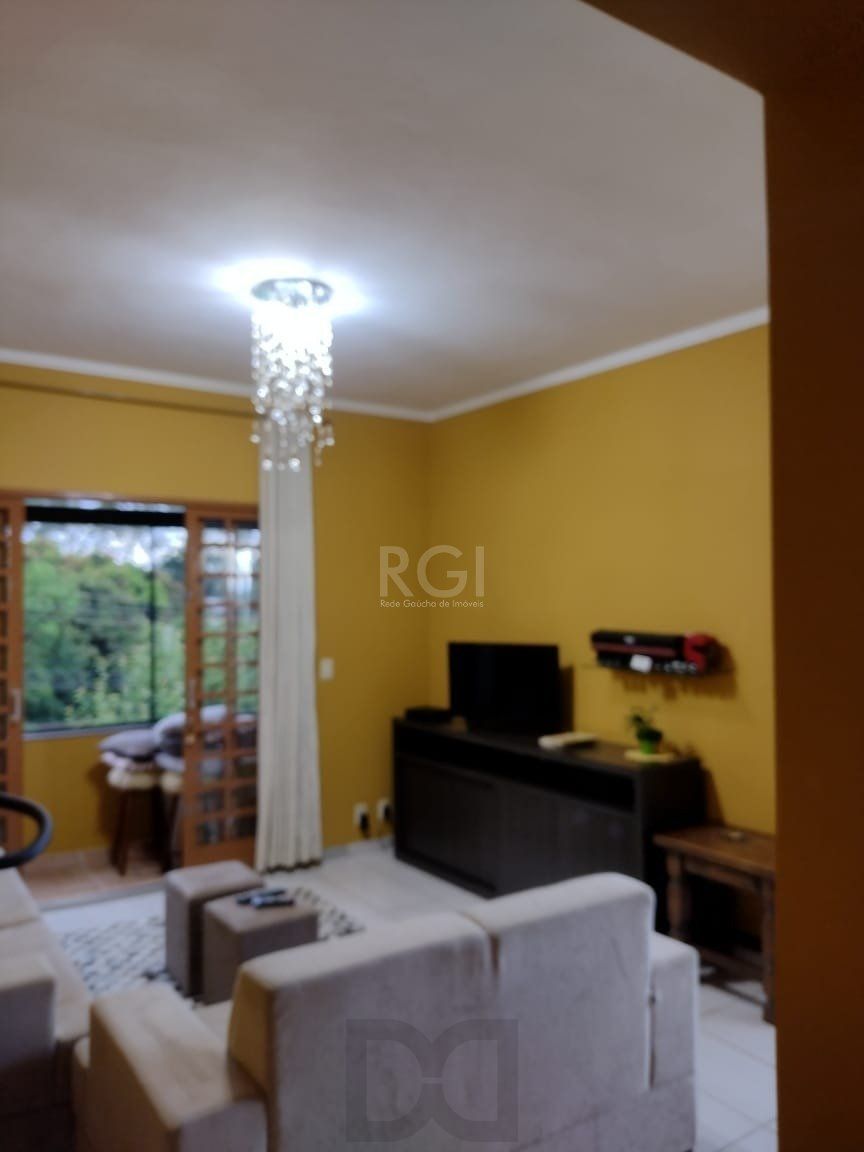 Casa para Venda - 0.18m², 2 dormitórios, sendo 2 suites, 3 vagas - Lomba do Pinheiro — foto 4