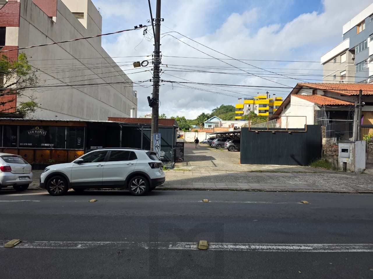 AMPLO TERRENO PLANO NO BAIRRO MENINO DEUS — foto 4