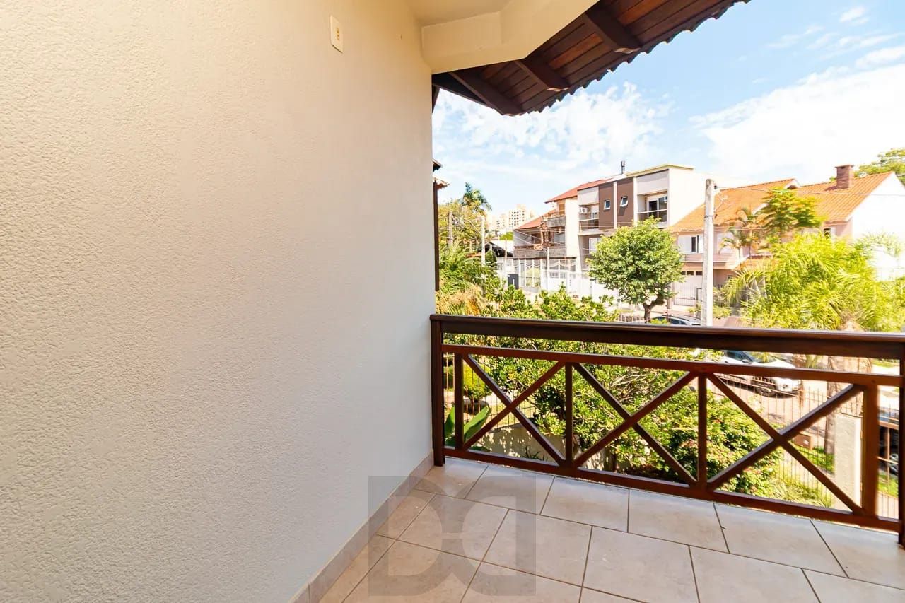 Casa com 4 dormitórios e 2 pavimentos em ótimo estado de conservação . — foto 17