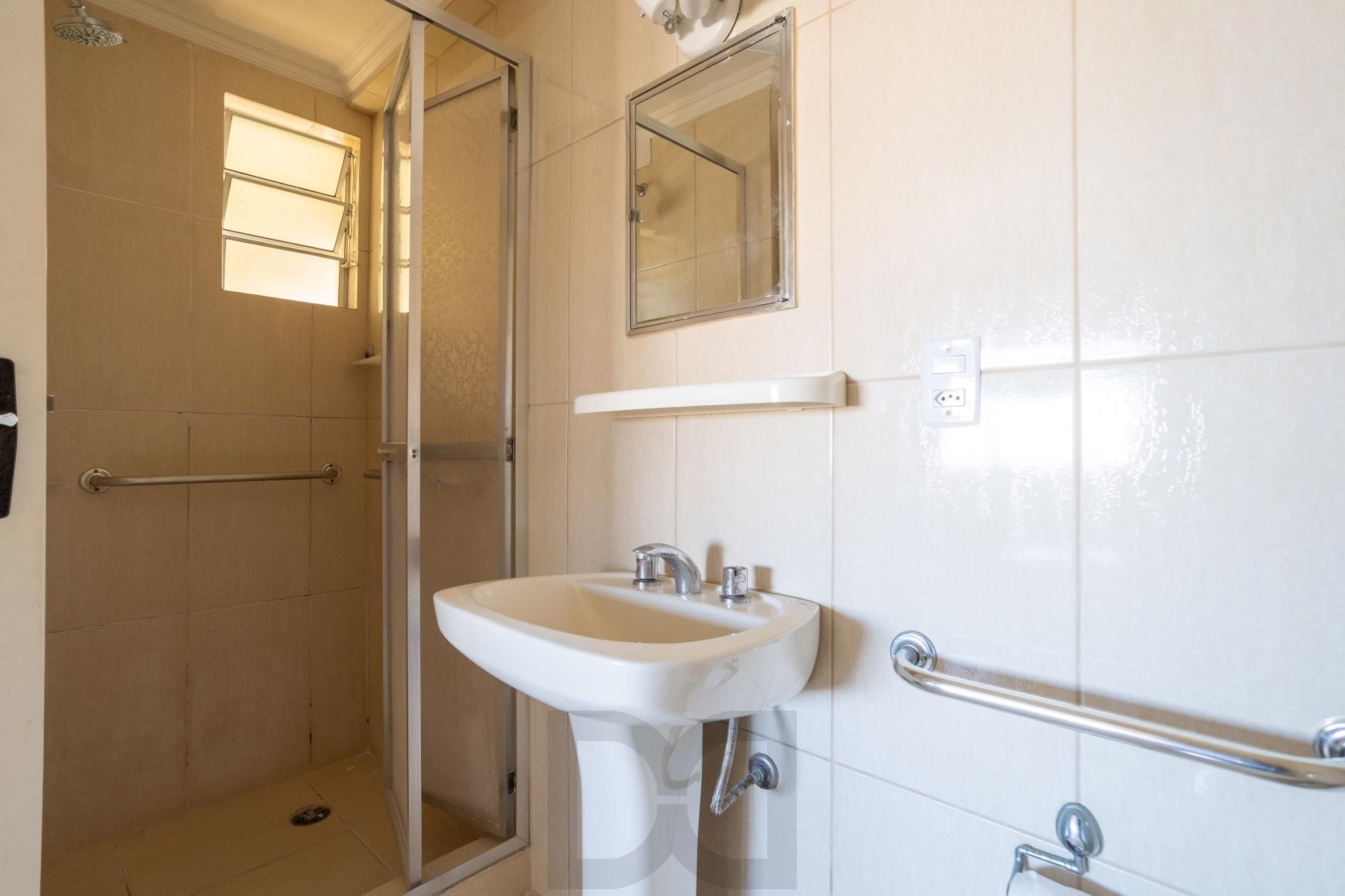 Apartamento de 2 dorm./ na Av. Independência, / Em frente ao Complexo Hospitalar Santa Casa e próximo à UFRGS. — foto 19