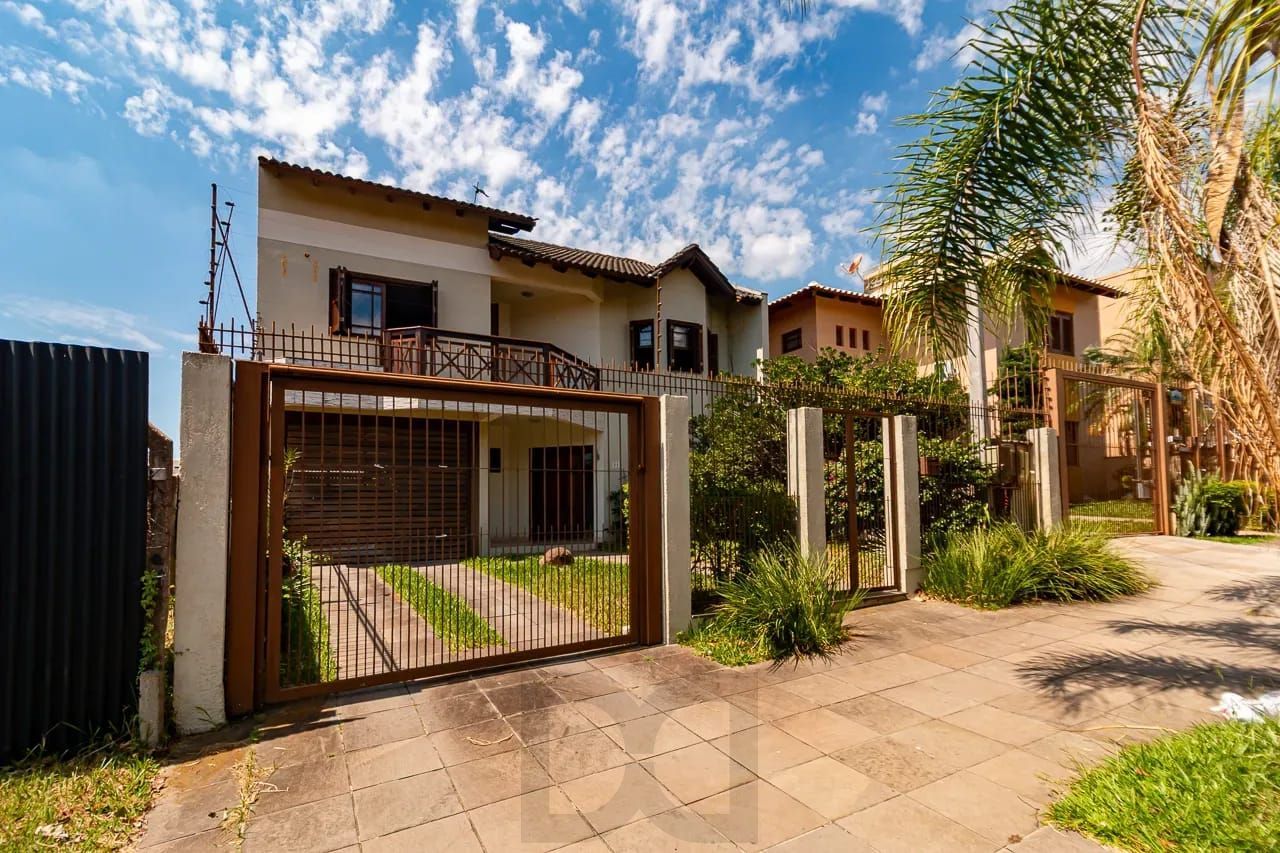 Casa com 4 dormitórios e 2 pavimentos em ótimo estado de conservação . — foto 29