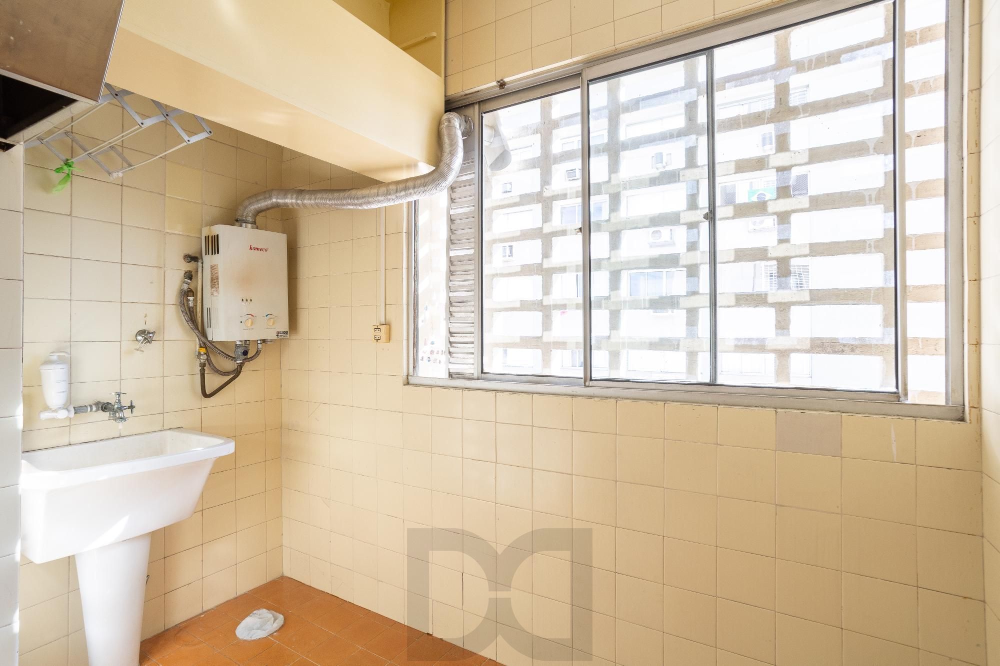 Apartamento de 2 dorm./ na Av. Independência, / Em frente ao Complexo Hospitalar Santa Casa e próximo à UFRGS. — foto 4