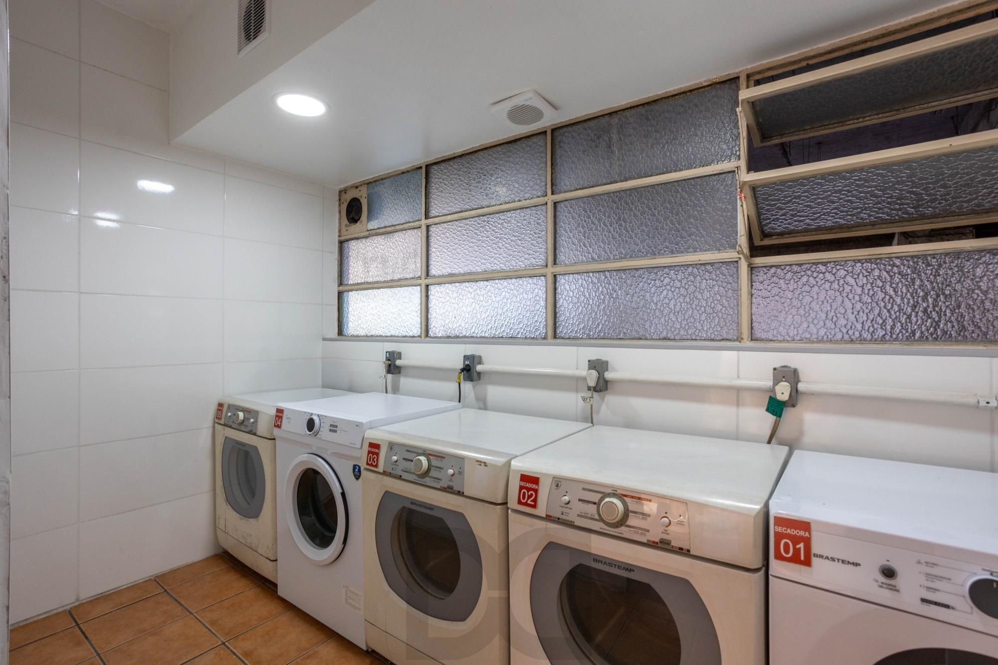 Apartamento de 2 dorm./ na Av. Independência, / Em frente ao Complexo Hospitalar Santa Casa e próximo à UFRGS. — foto 14