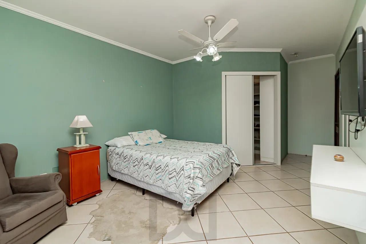 Casa com 4 dormitórios e 2 pavimentos em ótimo estado de conservação . — foto 16