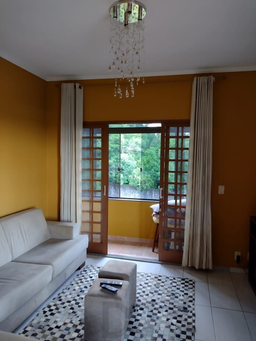 Casa para Venda - 0.18m², 2 dormitórios, sendo 2 suites, 3 vagas - Lomba do Pinheiro — foto 2