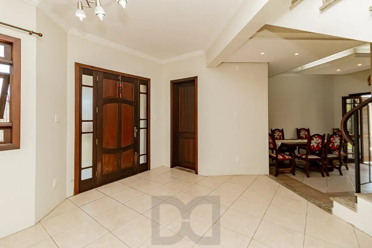 Casa com 4 dormitórios e 2 pavimentos em ótimo estado de conservação . — foto 2