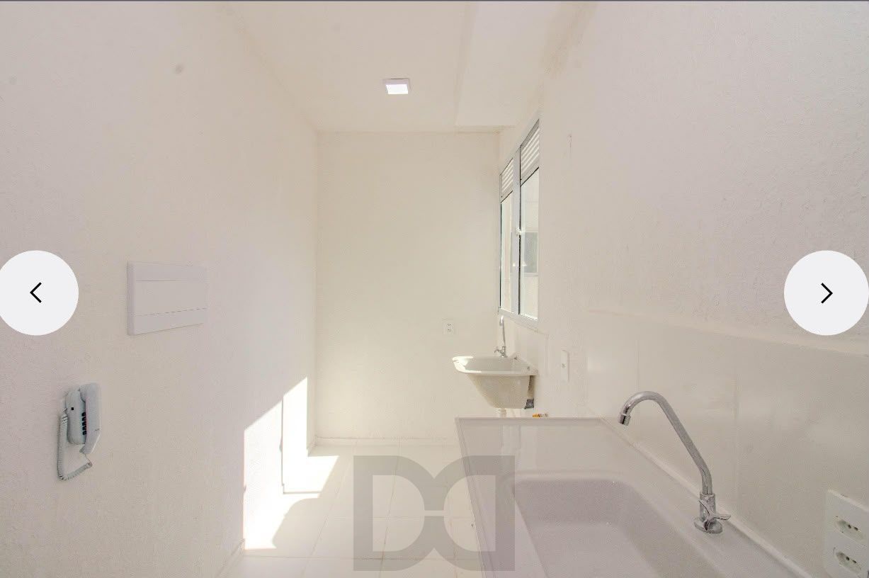 Apartamento Reformado com 2 Dormitórios e Excelente Localização — foto 4