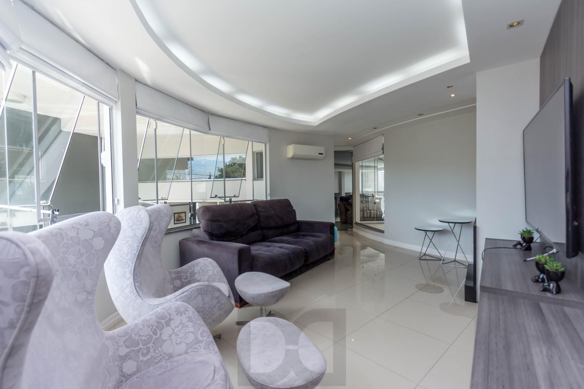 Casa Alto Padrão 3 dormitórios, 2 suítes, 4 banheiros, 4 vagas/box, Bairro Santo Antonio em Porto Alegre RS — foto 3