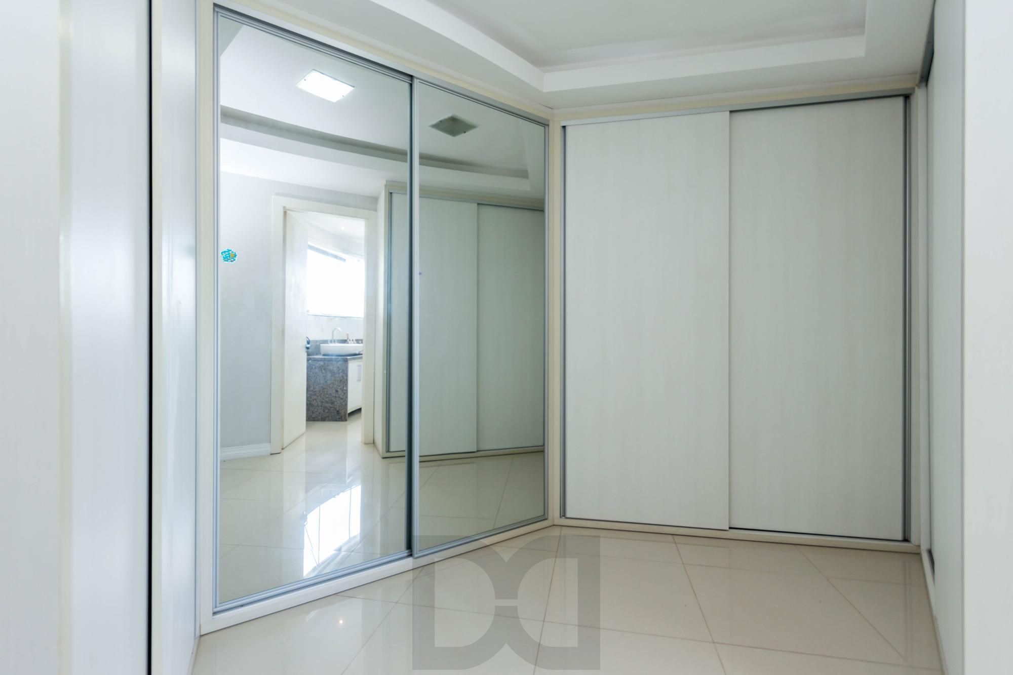 Casa Alto Padrão 3 dormitórios, 2 suítes, 4 banheiros, 4 vagas/box, Bairro Santo Antonio em Porto Alegre RS — foto 32
