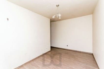 Apartamento 2 quartos, piso laminado, garagem coberta, próximo á UNIRRITER e 4 quadras Protásio Alves. — foto 2