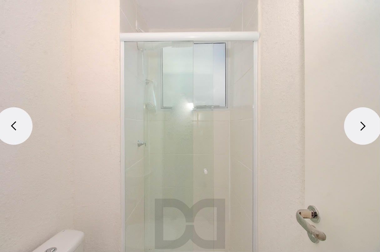 Apartamento Reformado com 2 Dormitórios e Excelente Localização — foto 8