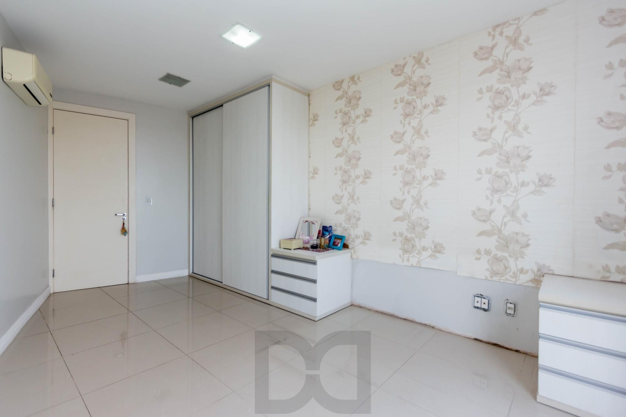 Casa Alto Padrão 3 dormitórios, 2 suítes, 4 banheiros, 4 vagas/box, Bairro Santo Antonio em Porto Alegre RS — foto 25