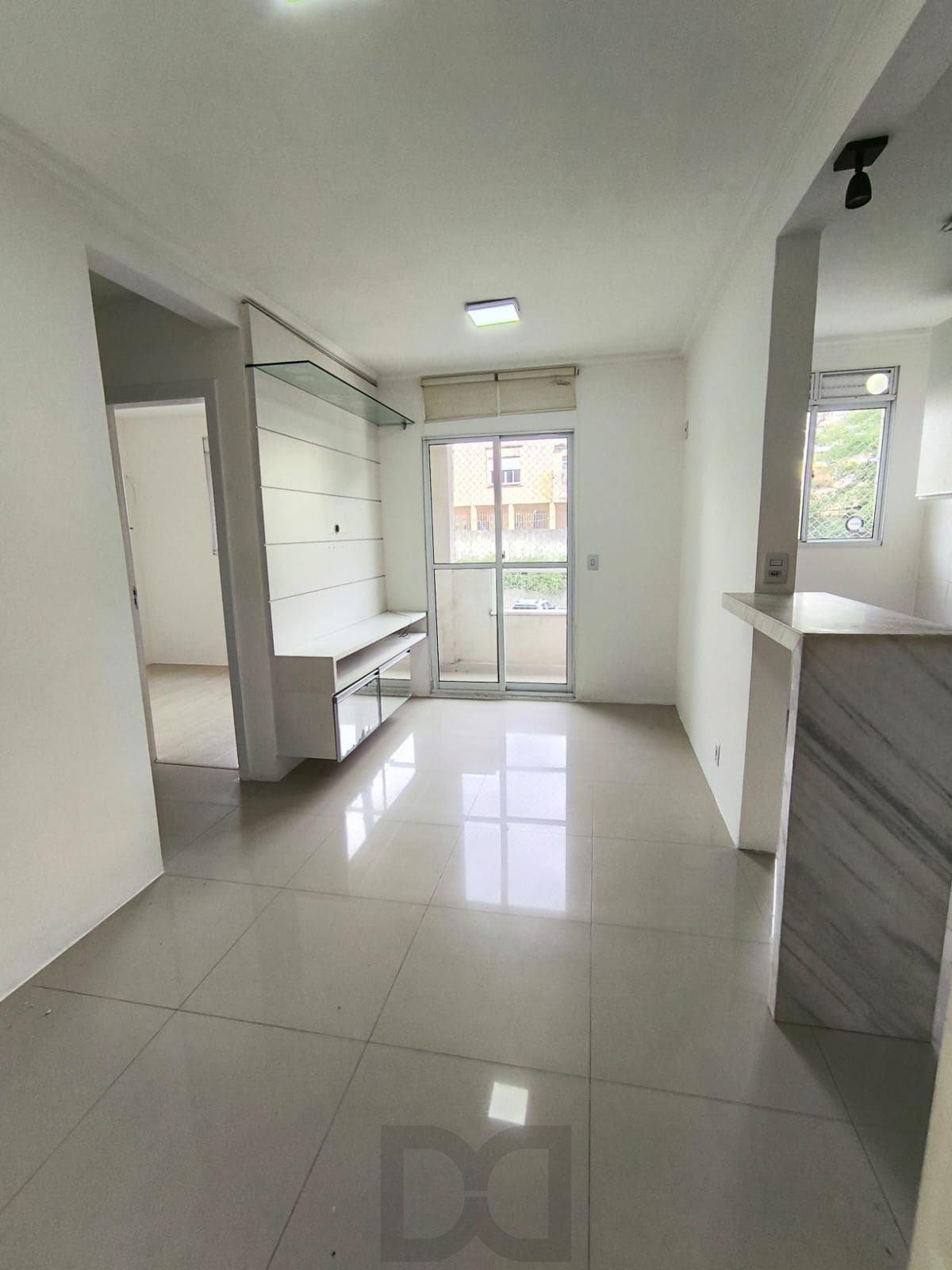 ÓTIMO APARTAMENTO COM SACADA A VENDA, APROVEITE A OPORTUNIDADE! — foto 1
