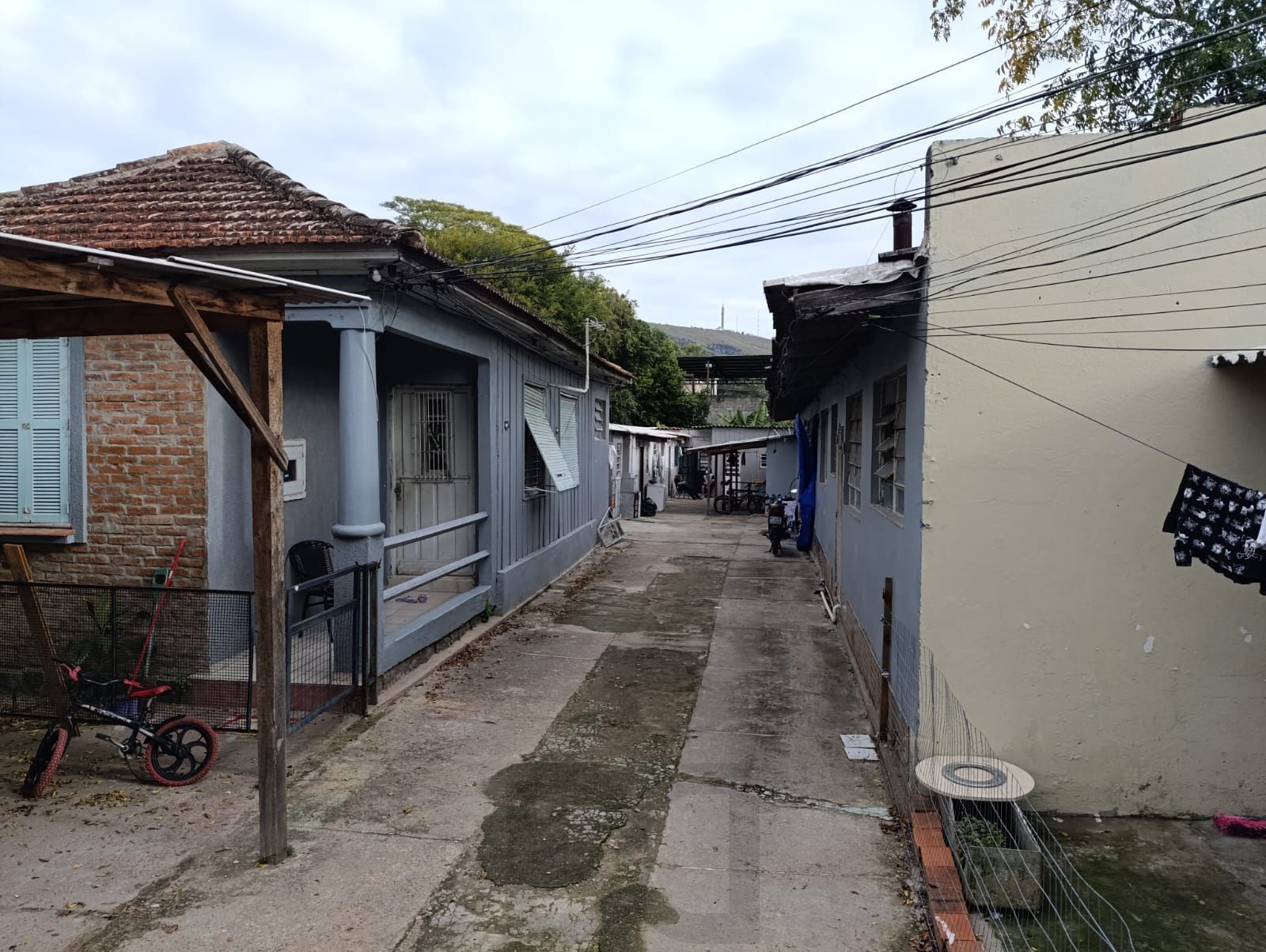 Terreno com 5 casas e 7 Jks/Kitnetes a venda, excelente para investimento, em Porto Alegre RS — foto 1