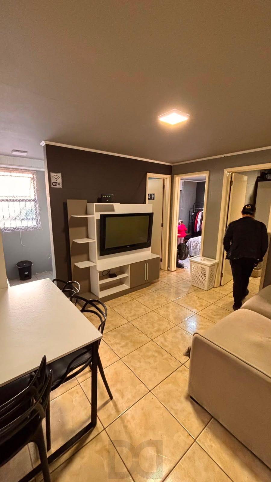 Apartamento com 2 dormitórios, estacionamento rotativo e ótima localização — foto 3