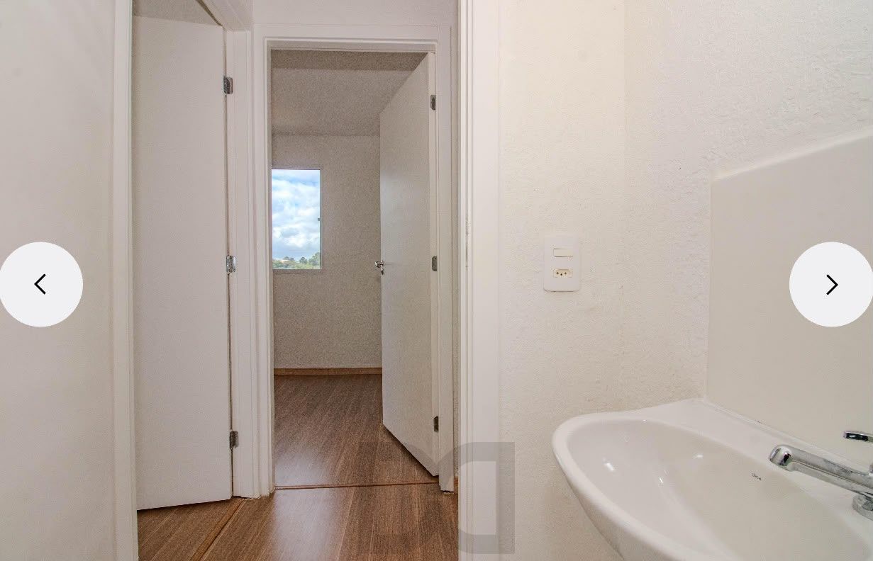 Apartamento Reformado com 2 Dormitórios e Excelente Localização — foto 5