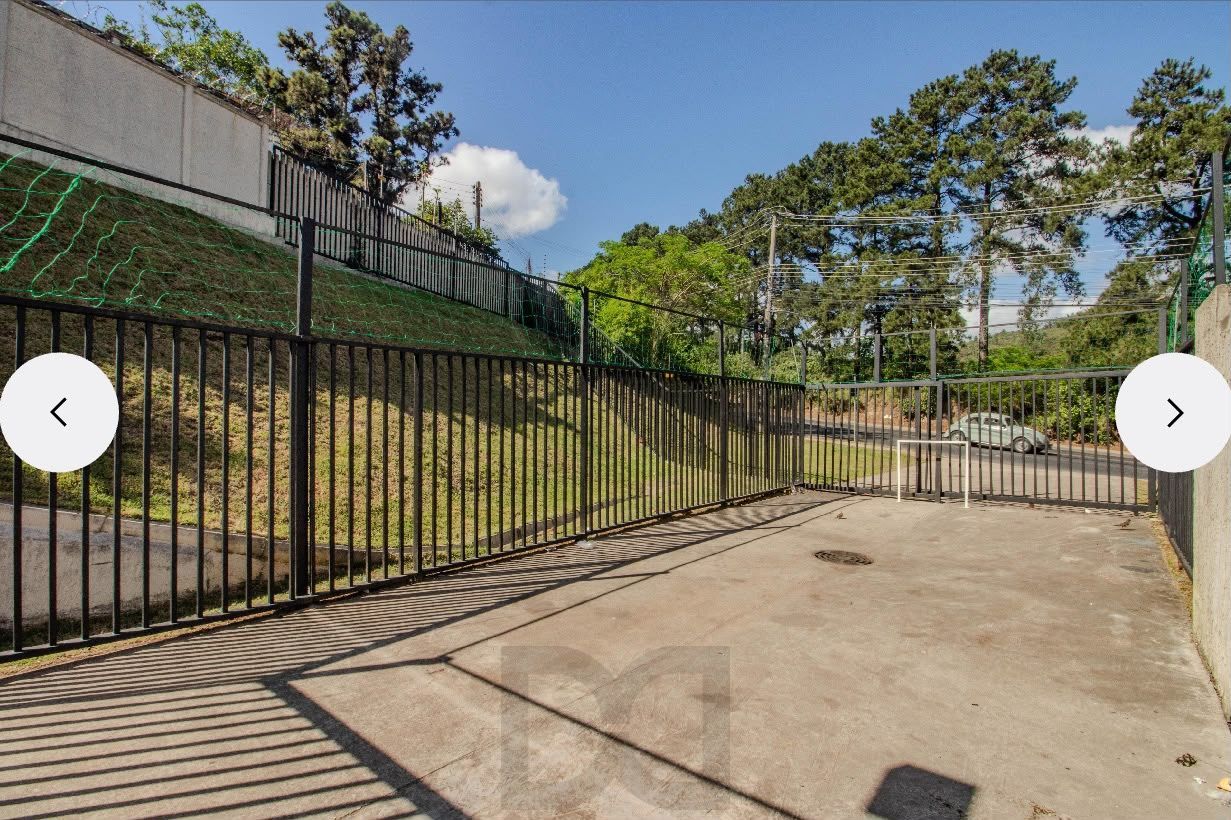 Apartamento Reformado com 2 Dormitórios e Excelente Localização — foto 11