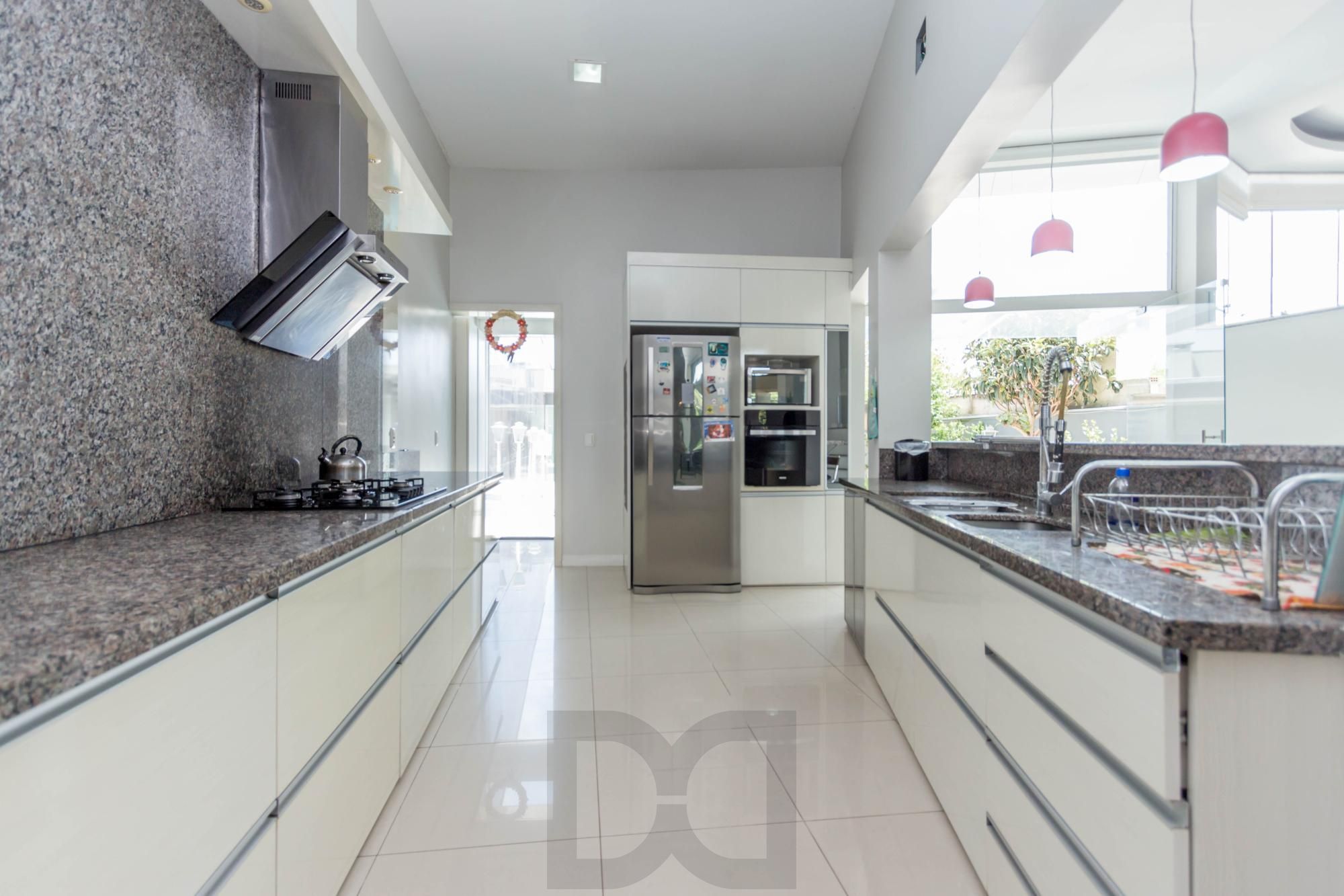 Casa Alto Padrão 3 dormitórios, 2 suítes, 4 banheiros, 4 vagas/box, Bairro Santo Antonio em Porto Alegre RS — foto 5