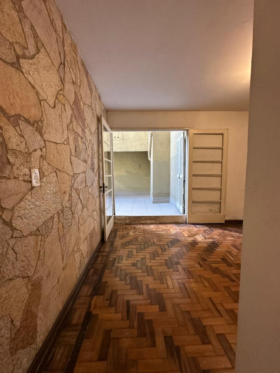 Apartamento 2 dormitórios a venda no Bairro Moinhos de Vento em Porto Alegre RS — foto 2